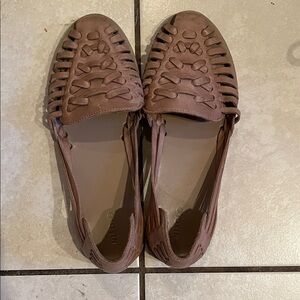 Nisolo huarache sandal in tan. Size 8